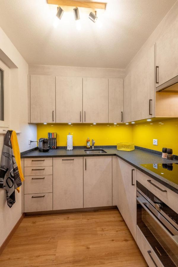 Ambassador Yellow Home Grächen Exterior photo