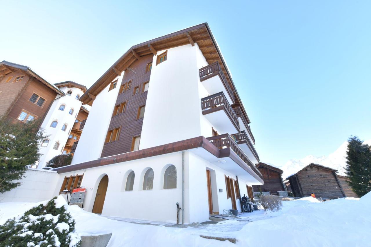 Ambassador Yellow Home Grächen Exterior photo
