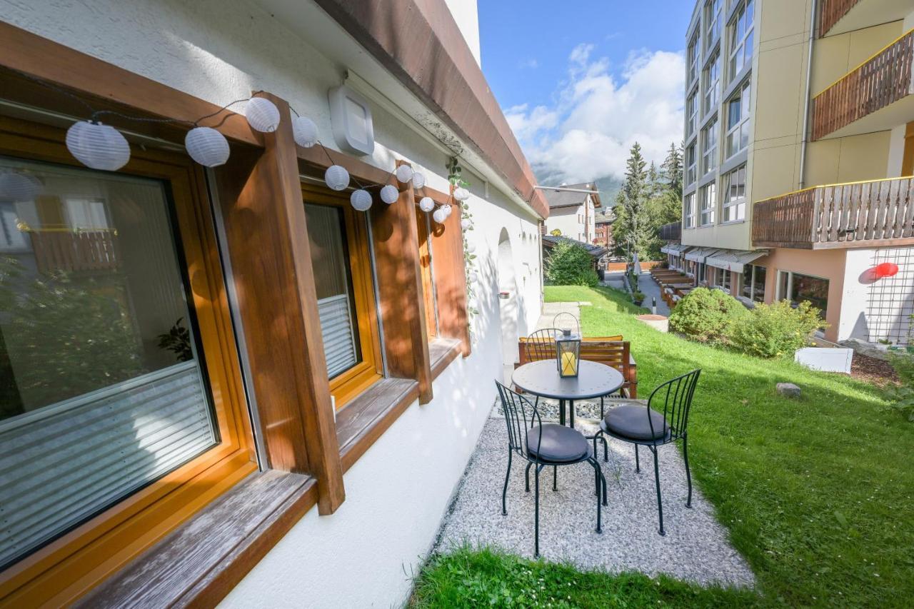Ambassador Yellow Home Grächen Exterior photo
